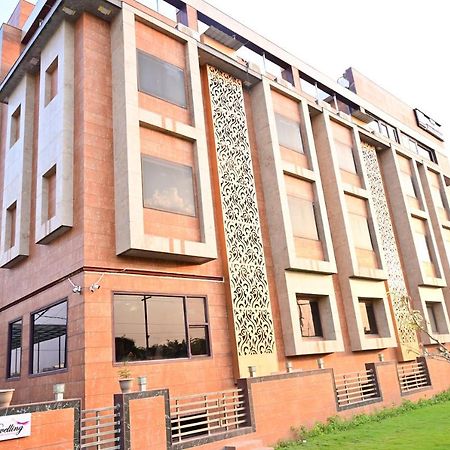 The Dwelling Inn Greater Noida Exterior photo