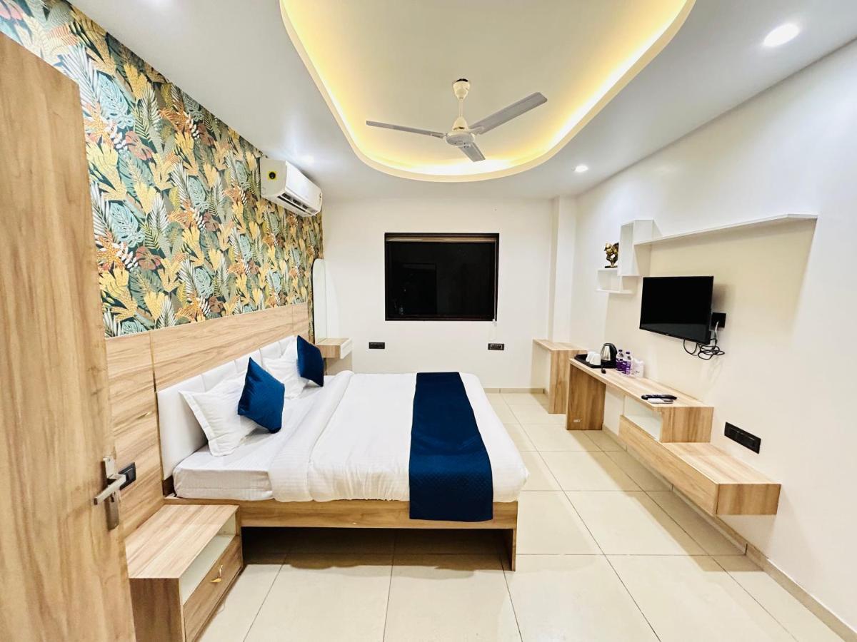 The Dwelling Inn Greater Noida Exterior photo