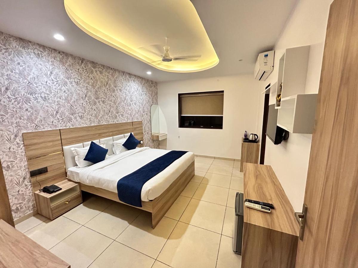 The Dwelling Inn Greater Noida Exterior photo