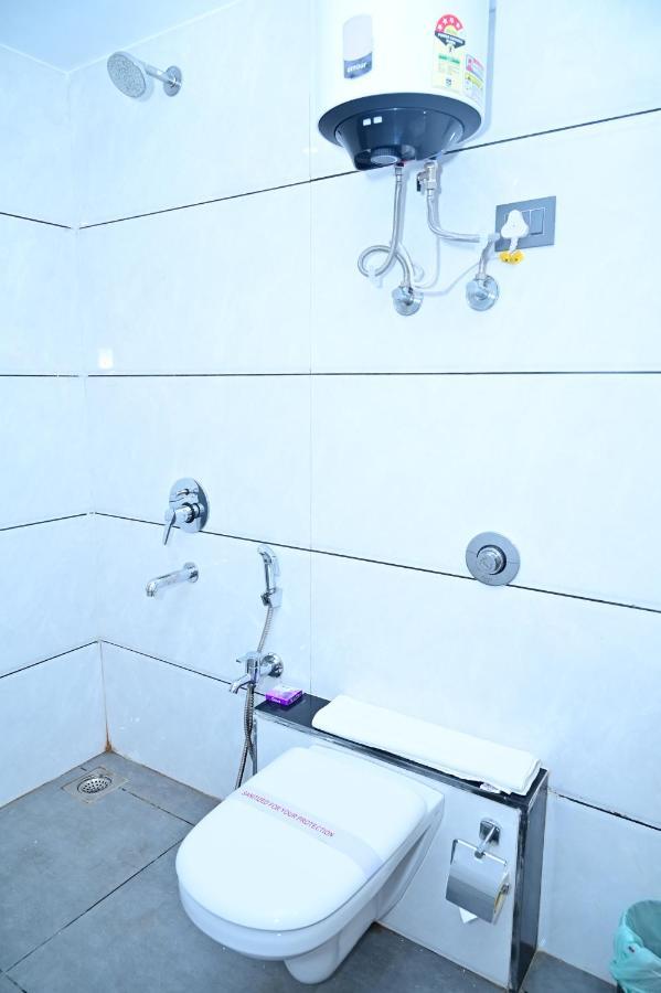 The Dwelling Inn Greater Noida Exterior photo