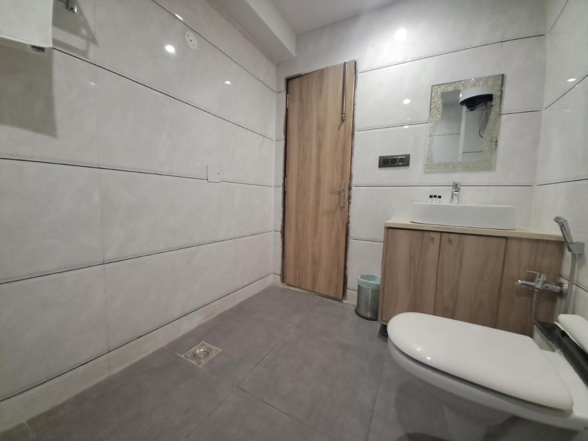 The Dwelling Inn Greater Noida Exterior photo